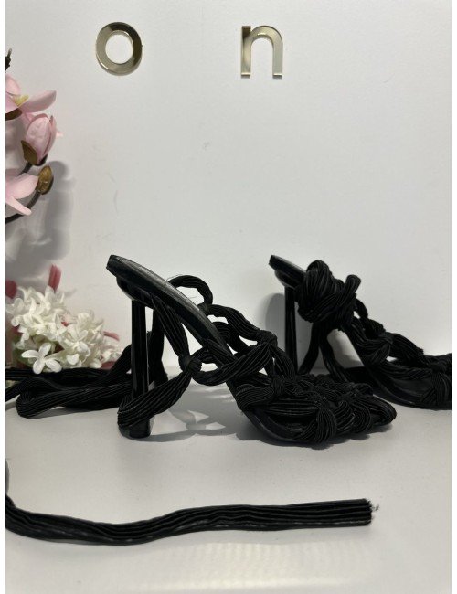 czarne wiązane sandałki // 1592*