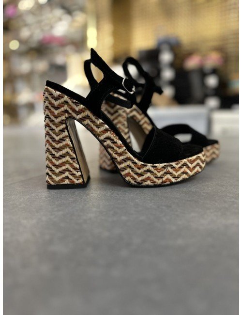 czarne sandałki na słupku // 1593*