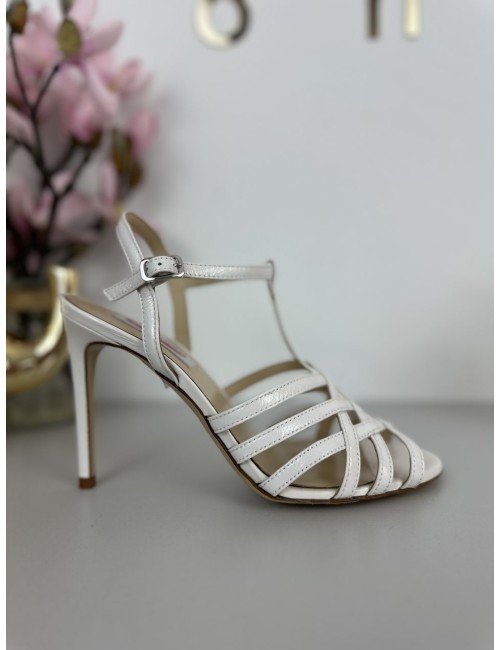 białe sandałki na szpilce // 1596*
