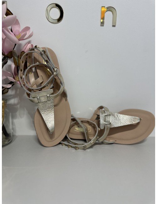 Złote wiązane sandałki od Spaziomoda // 1601
