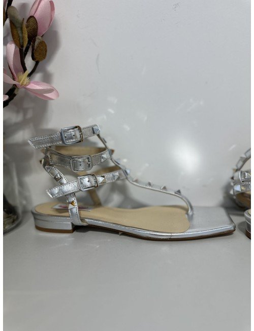 srebrne sandałki na płaskiej podeszwie od Spaziomoda // 1600