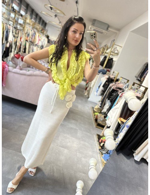 Biała spódniczka z ozdobnymi kwiatami // 1680