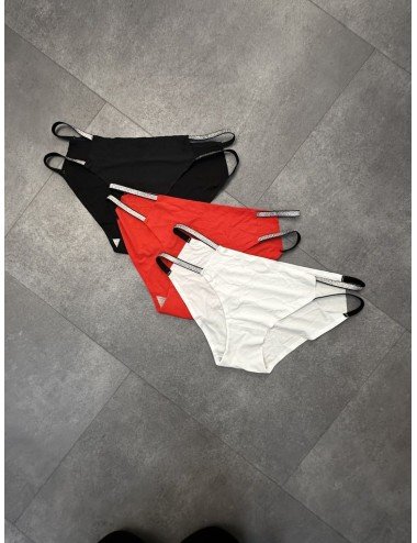 figi w trzech kolorach: czarne, czerwone, białe // 1725