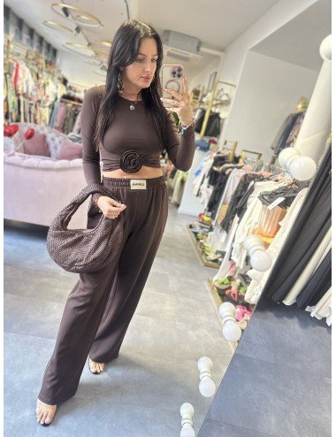 brązowa bluzka na długi rękaw z kwiatem od Lumina // 1910