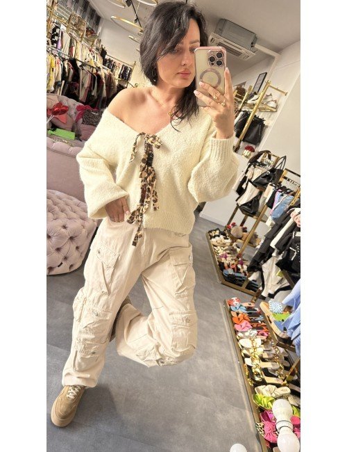 beżowy sweterek z ozdobnym wiązaniem // 2015