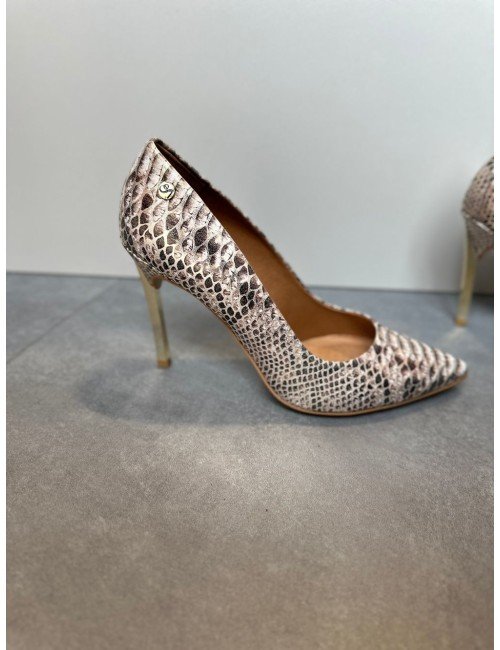 szpili na złotym obcasie // 2258*