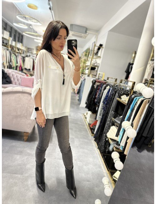 Biała, elegancka bluzka z ozdobnym ekspresem od Adore Danew