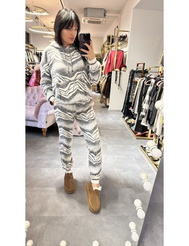 Piękny szary komplet ze srebrną notką // 2534