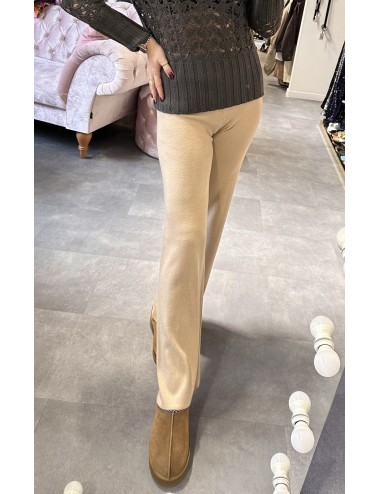 jasnobrązowe luźne spodnie // 2560*