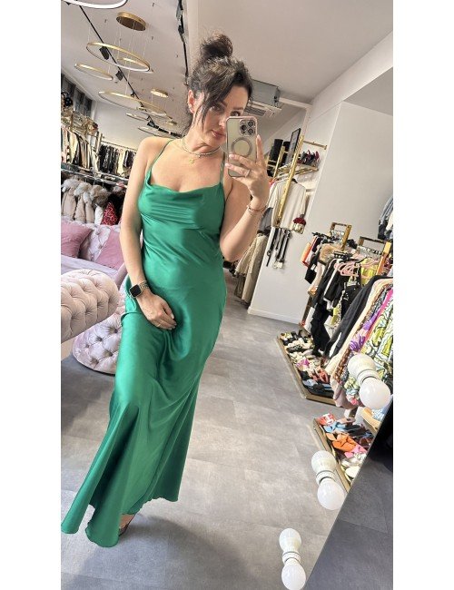 Piękna zielona sukienka z odkrytymi plecami // 2602