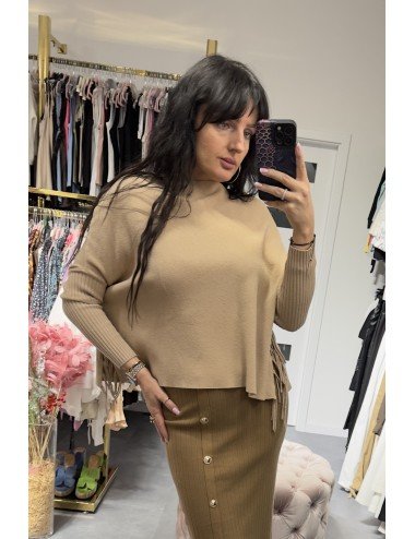 brązowy sweterek z rozcięciem // 2769